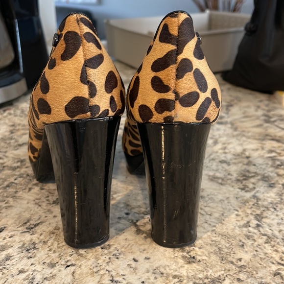 Leopard Heels 👠 - Picture 2 of 3